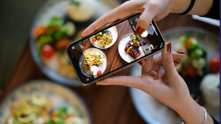 mobile phone photographic food