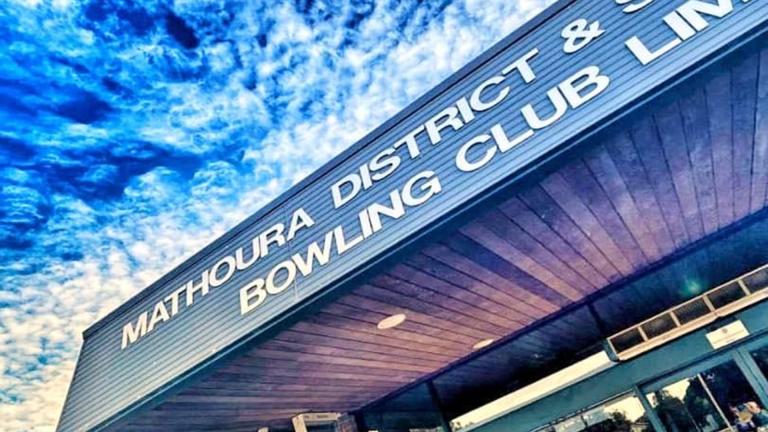mathoura bowling club sign